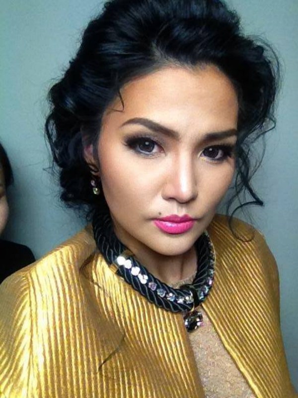 Жүжигчин, МУСТА Б.Хулан буюу Машагийн зургийн цомгоос